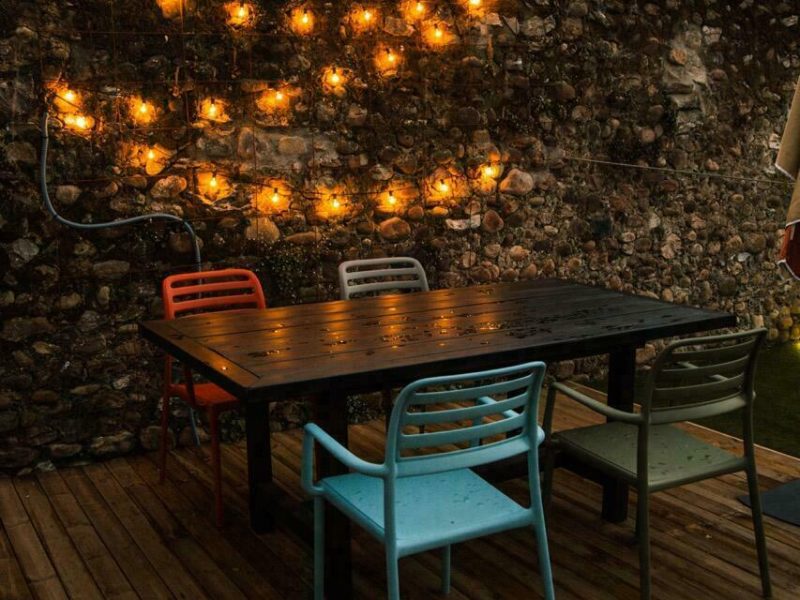 Jardín privado del apartamento Langre iluminado de noche