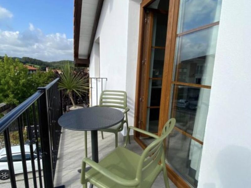 Balcon privé du studio Los Peligros avec vue sur le jardin