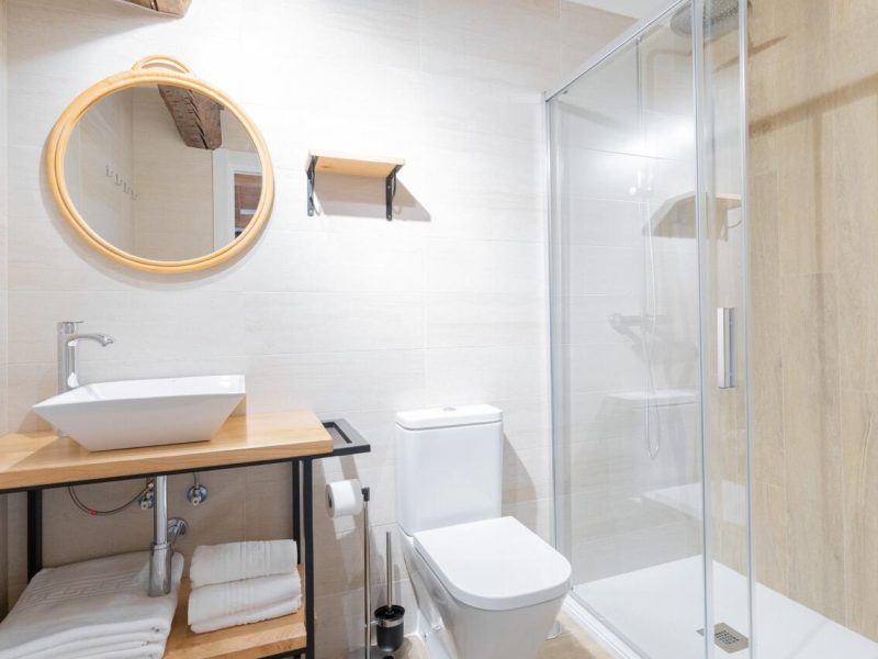 Salle de bain des appartements Somo et Loredo, 80 m²