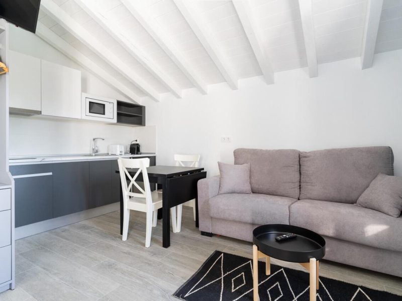 Salón del ático Las Vistas con sofá cama
