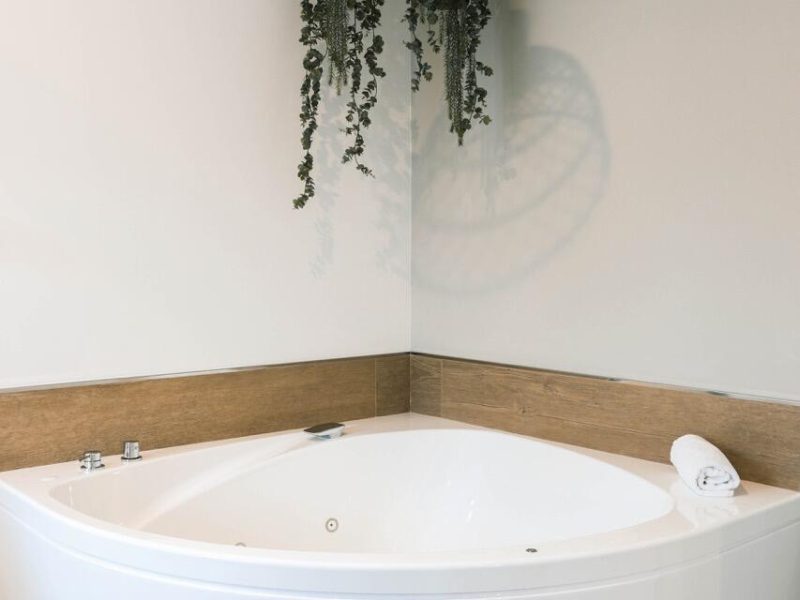 Bañera de hidromasaje doble en la habitación de Los Tranquilos